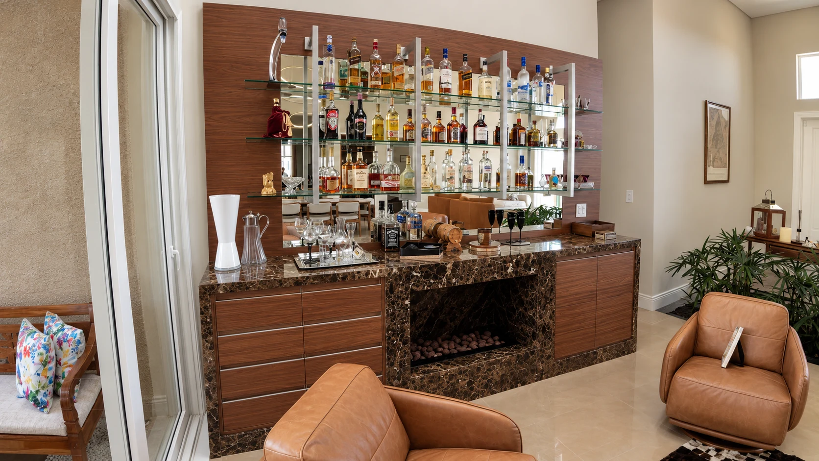 Bar planejado com bancada em mármore e lareira